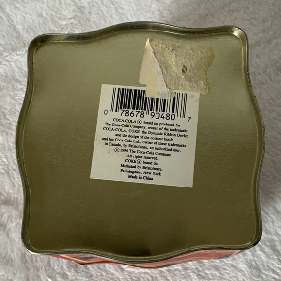 Coca-Cola vintage Red and Gold Collectible Tin - Picture 3 of 3